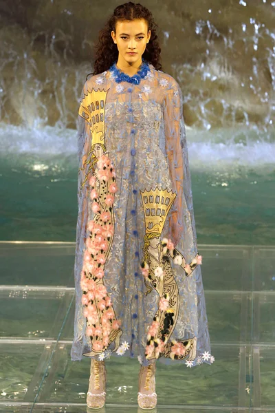 Look 3